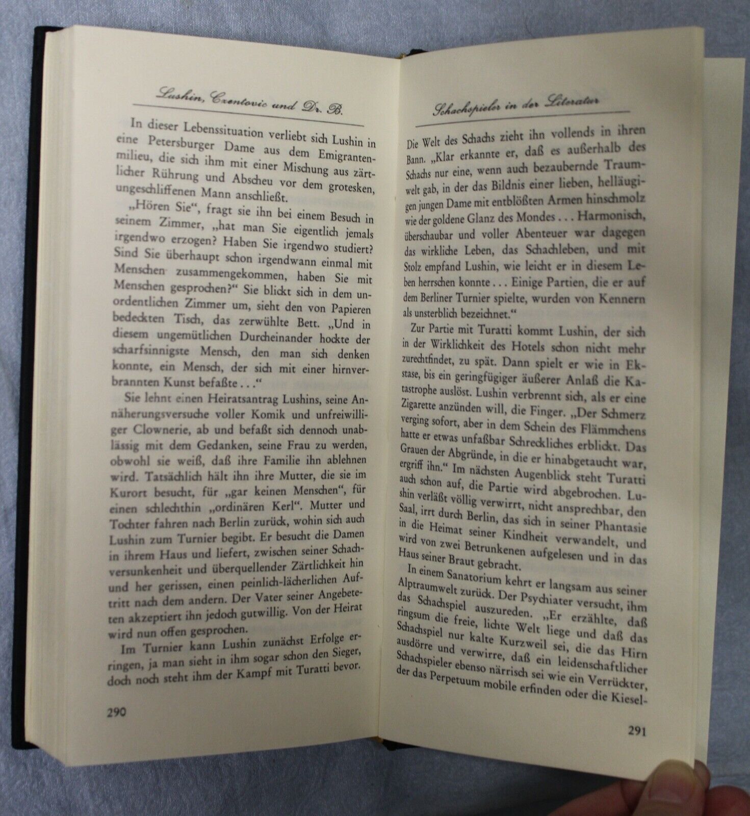 11119.Chess book: signed Fiour Outstanding grandmaster Lob des Koniglichen Spiels,1979