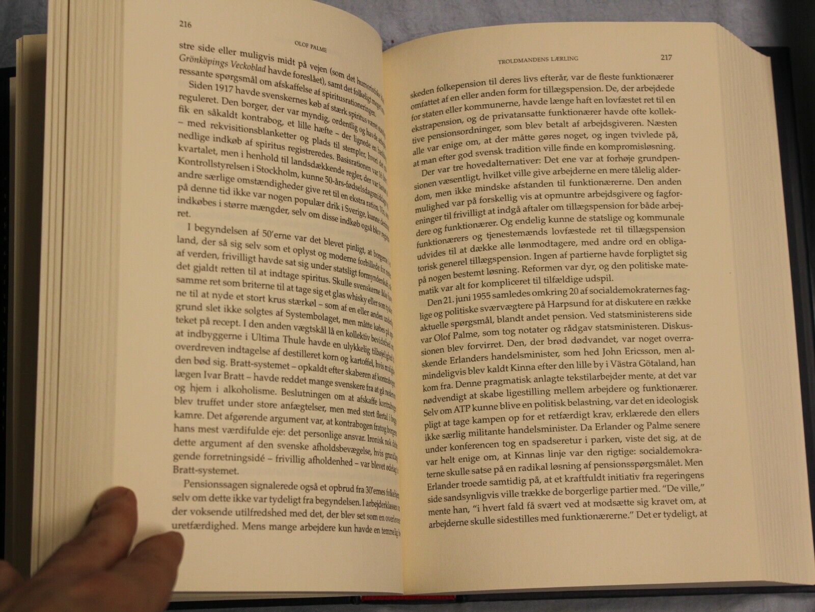 11412.Political book in Danish: Berggren, Henrik– Olof Palme. 2010