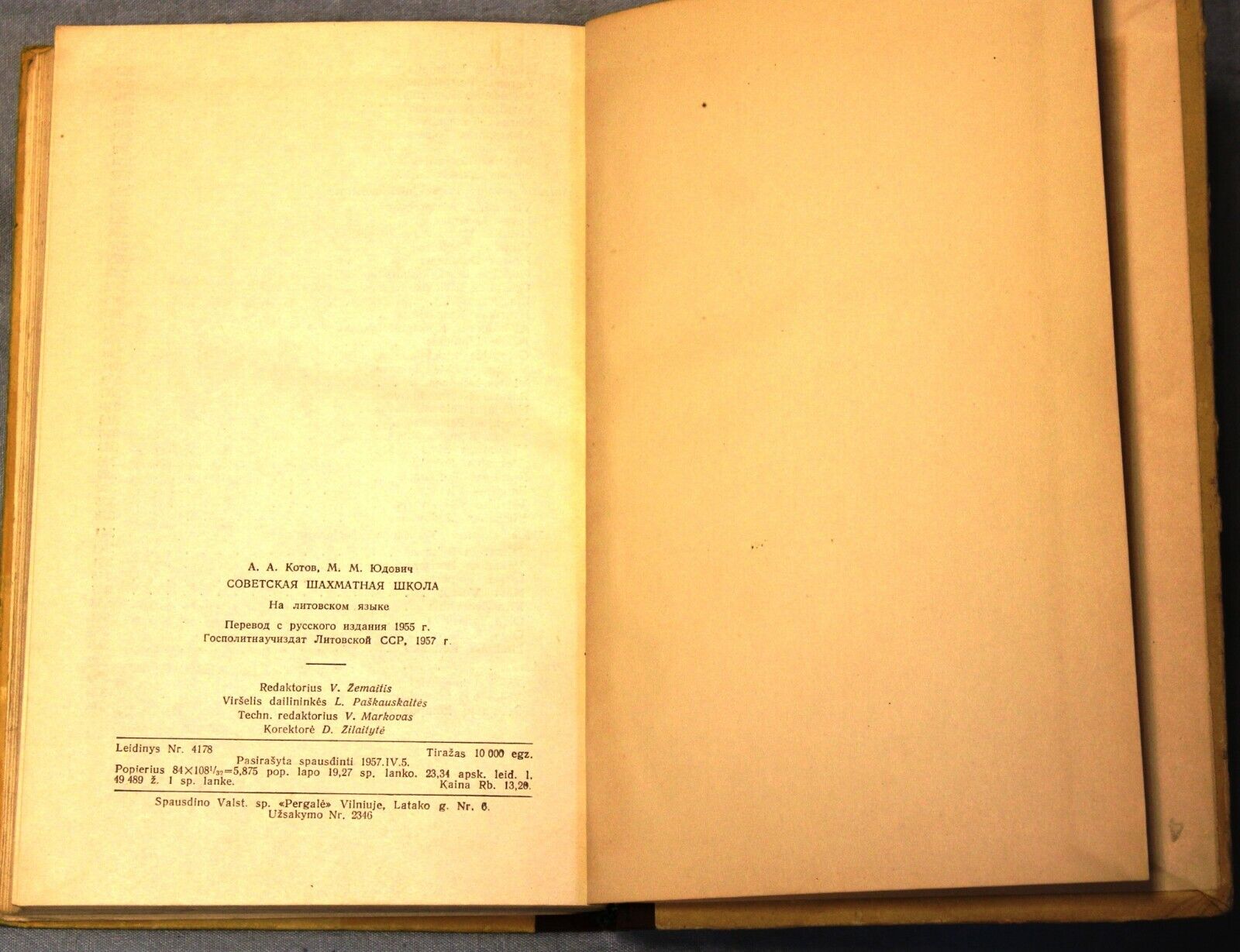 11693.Soviet Chess Book in Lithuanian. Soviet chess school. Kotov. Vilnius 1957